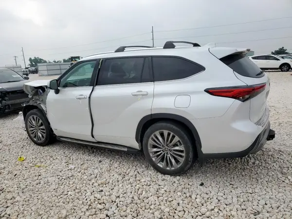 5TDEBRCH0NS085528 2022 TOYOTA HIGHLANDER - Image 2