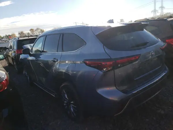 5TDEBRCH0NS088896 2022 TOYOTA HIGHLANDER - Image 2