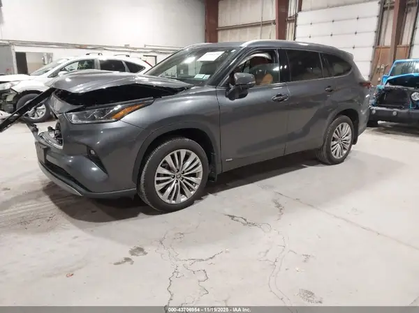 5TDEBRCH0SS669178 2025 TOYOTA HIGHLANDER - Image 2