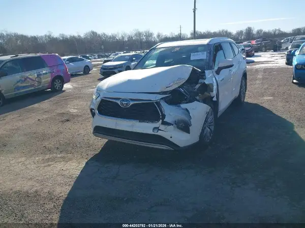 5TDEBRCH1LS009118 2020 TOYOTA HIGHLANDER - Image 2