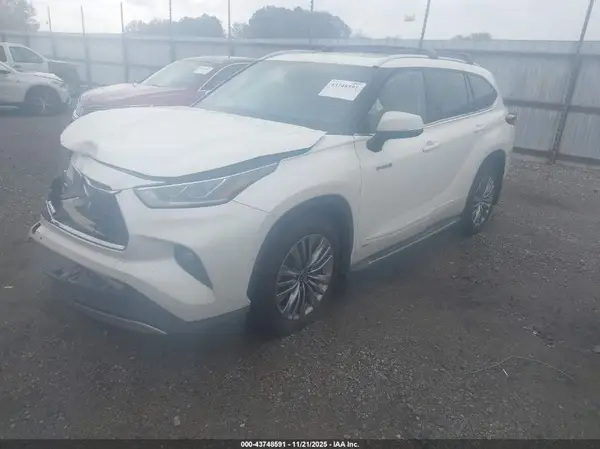 5TDEBRCH1LS012813 2020 TOYOTA HIGHLANDER - Image 2