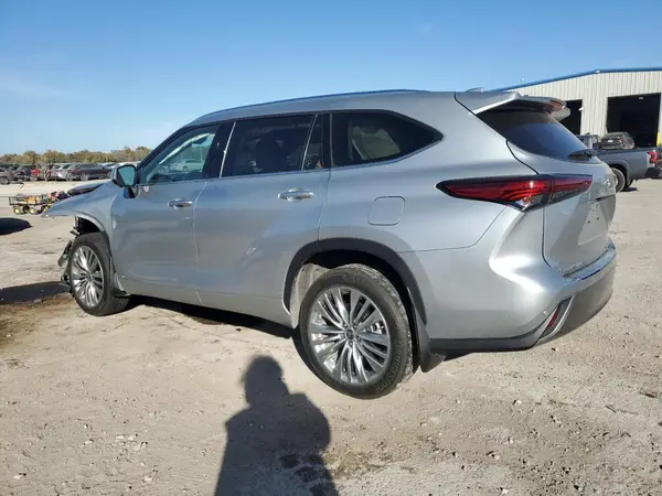 5TDEBRCH1PS107894 2023 TOYOTA HIGHLANDER - Image 2