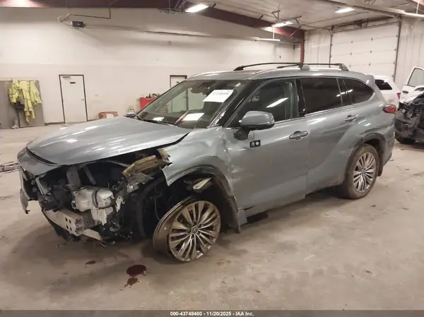 5TDEBRCH1PS132424 2023 TOYOTA HIGHLANDER - Image 2