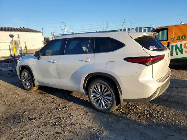 5TDEBRCH1PS572059 2023 TOYOTA HIGHLANDER - Image 2