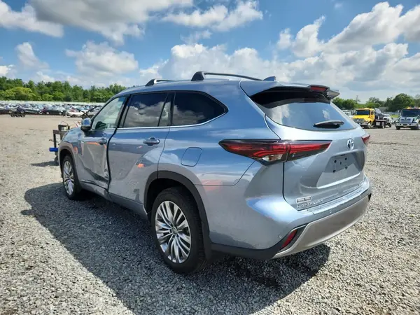5TDEBRCH1RS612837 2024 TOYOTA HIGHLANDER - Image 2