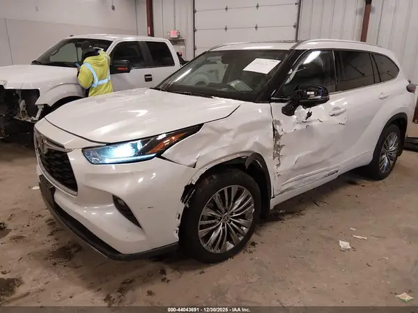 5TDEBRCH1SS649473 2025 TOYOTA HIGHLANDER - Image 2