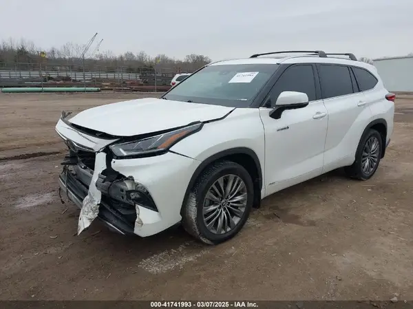 5TDEBRCH2MS018976 2021 TOYOTA HIGHLANDER - Image 2