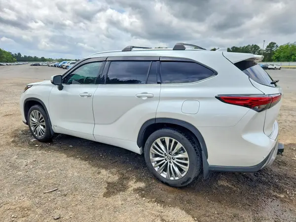 5TDEBRCH2PS111789 2023 TOYOTA HIGHLANDER - Image 2