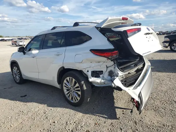 5TDEBRCH2PS122243 2023 TOYOTA HIGHLANDER - Image 2