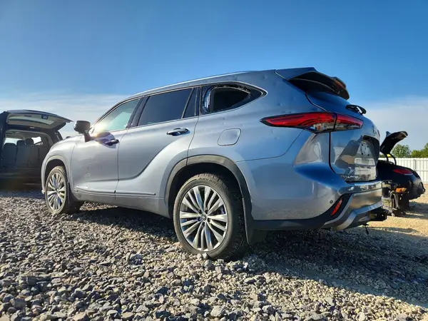 5TDEBRCH2PS125837 2023 TOYOTA HIGHLANDER - Image 2
