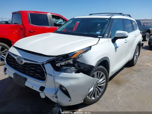 5TDEBRCH3MS050562 2021 TOYOTA HIGHLANDER - Image 2