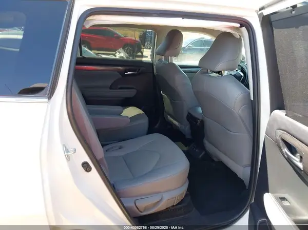5TDEBRCH3MS050562 2021 TOYOTA HIGHLANDER - Image 8