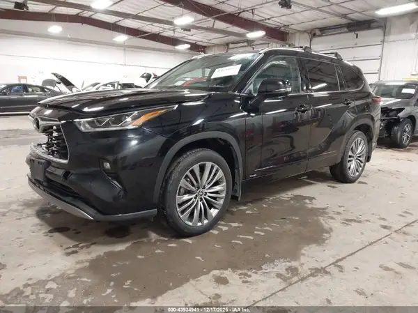 5TDEBRCH3NS078640 2022 TOYOTA HIGHLANDER - Image 2