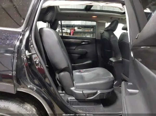 5TDEBRCH3NS078640 2022 TOYOTA HIGHLANDER - Image 8