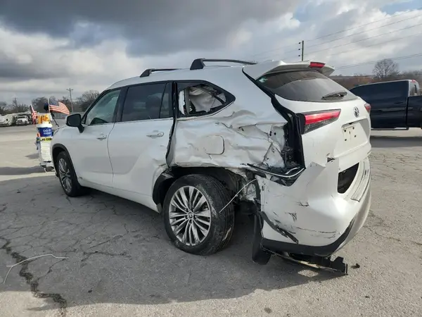 5TDEBRCH3NS090075 2022 TOYOTA HIGHLANDER - Image 2