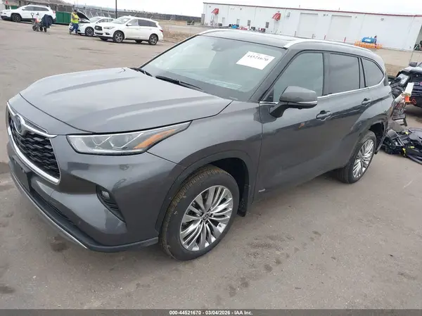 5TDEBRCH3RS608854 2024 TOYOTA HIGHLANDER - Image 2