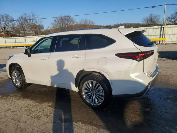 5TDEBRCH3RS620180 2024 TOYOTA HIGHLANDER - Image 2