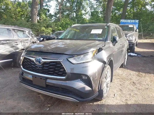 5TDEBRCH4MS020468 2021 TOYOTA HIGHLANDER - Image 2