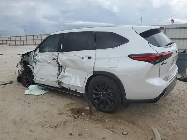 5TDEBRCH4NS093583 2022 TOYOTA HIGHLANDER - Image 2