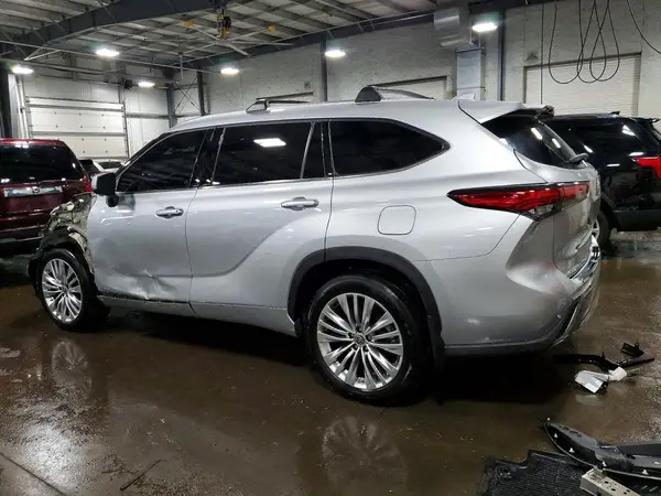5TDEBRCH4PS131316 2023 TOYOTA HIGHLANDER - Image 2