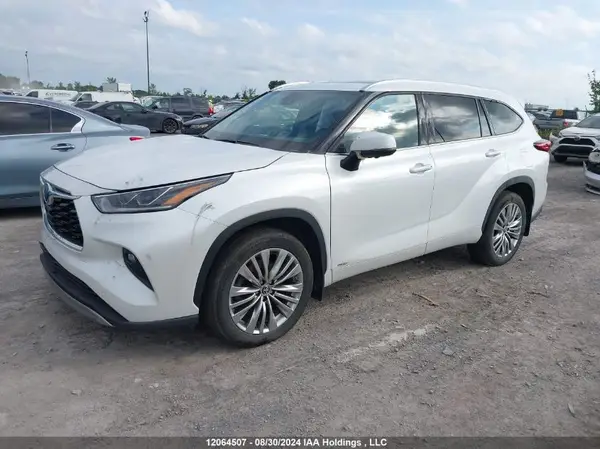 5TDEBRCH4PS586151 2023 TOYOTA HIGHLANDER - Image 2