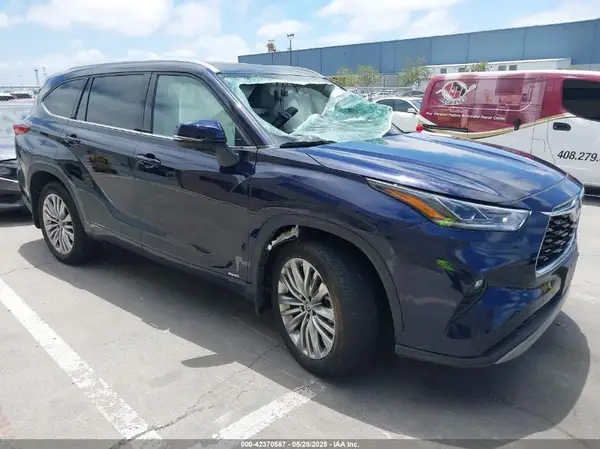 5TDEBRCH4PS596582 2023 TOYOTA HIGHLANDER - Image 1