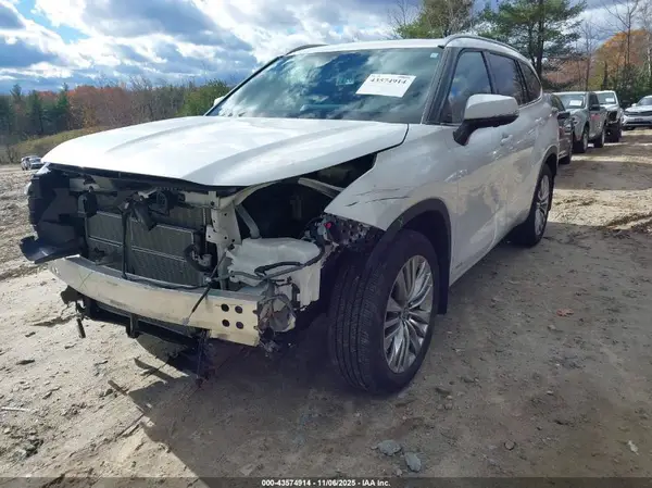 5TDEBRCH4RS614081 2024 TOYOTA HIGHLANDER - Image 2