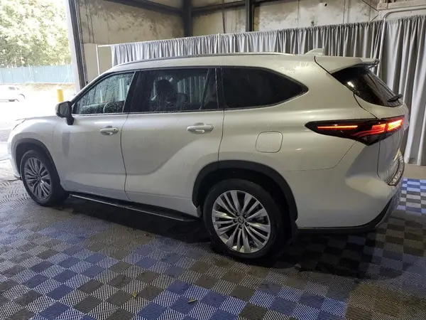 5TDEBRCH4RS635500 2024 TOYOTA HIGHLANDER - Image 2