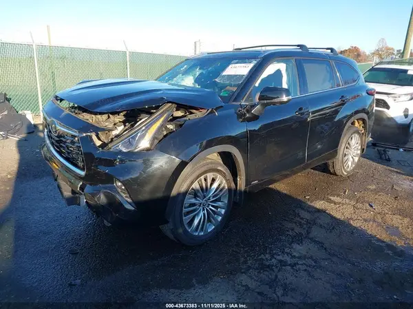 5TDEBRCH4RS637554 2024 TOYOTA HIGHLANDER - Image 2