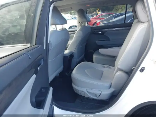 5TDEBRCH5LS008067 2020 TOYOTA HIGHLANDER - Image 8