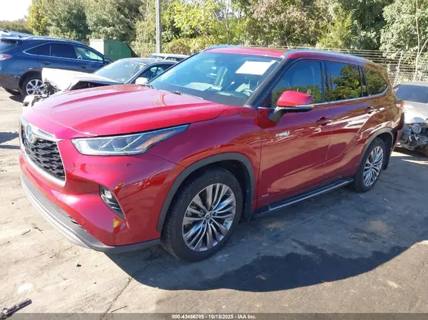 5TDEBRCH5MS019636 2021 TOYOTA HIGHLANDER - Image 2