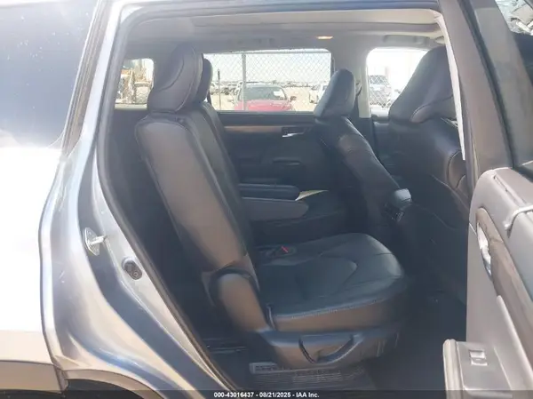 5TDEBRCH5MS019667 2021 TOYOTA HIGHLANDER - Image 8
