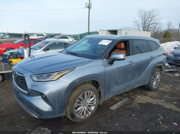 5TDEBRCH5MS027641 2021 TOYOTA HIGHLANDER - Image 2