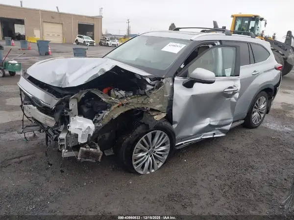 5TDEBRCH5NS070393 2022 TOYOTA HIGHLANDER - Image 2