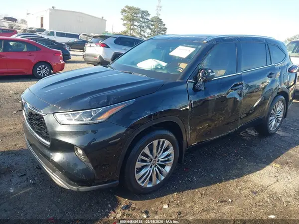 5TDEBRCH5NS084147 2022 TOYOTA HIGHLANDER - Image 2