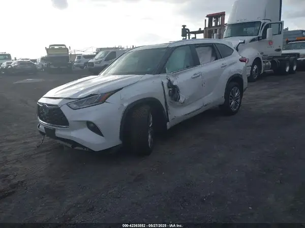 5TDEBRCH5PS105839 2023 TOYOTA HIGHLANDER - Image 2