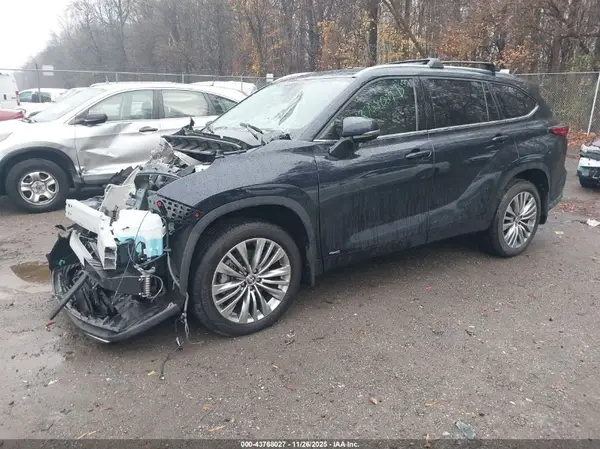 5TDEBRCH5PS130076 2023 TOYOTA HIGHLANDER - Image 2