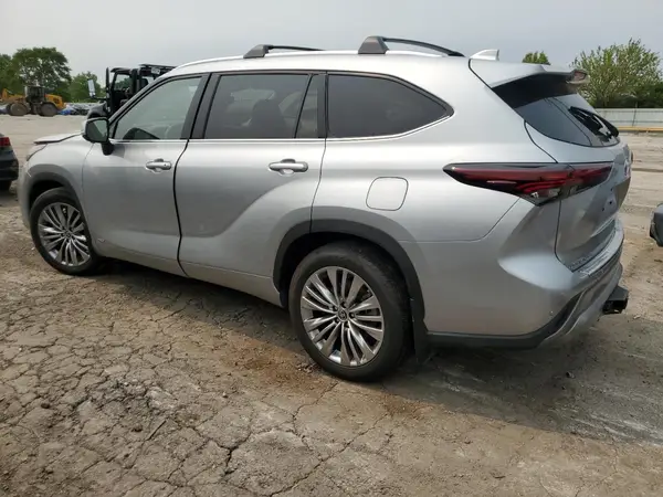 5TDEBRCH5RS640799 2024 TOYOTA HIGHLANDER - Image 2