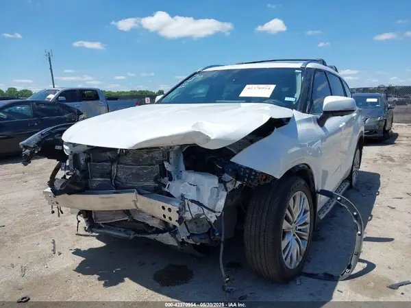 5TDEBRCH5SS651632 2025 TOYOTA HIGHLANDER - Image 2