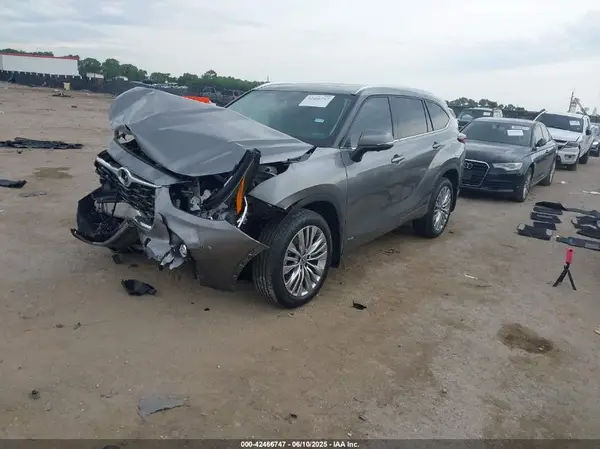 5TDEBRCH5SS666048 2025 TOYOTA HIGHLANDER - Image 2