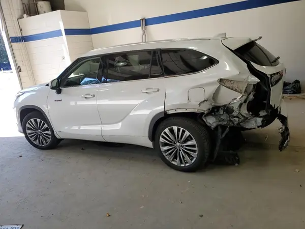 5TDEBRCH6MS017541 2021 TOYOTA HIGHLANDER - Image 2