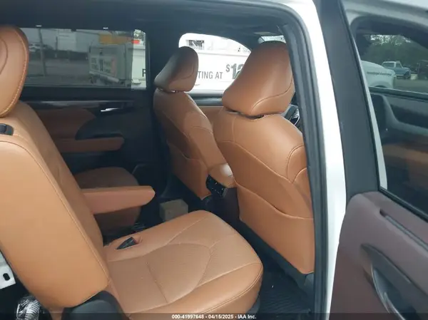 5TDEBRCH6MS031813 2021 TOYOTA HIGHLANDER - Image 8