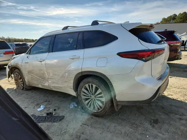 5TDEBRCH6MS053617 2021 TOYOTA HIGHLANDER - Image 2