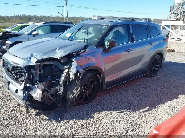 5TDEBRCH6MS066688 2021 TOYOTA HIGHLANDER - Image 2