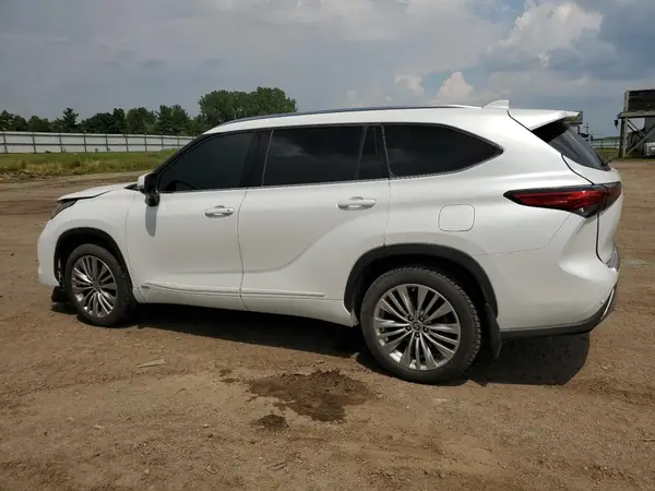 5TDEBRCH6NS084223 2022 TOYOTA HIGHLANDER - Image 2