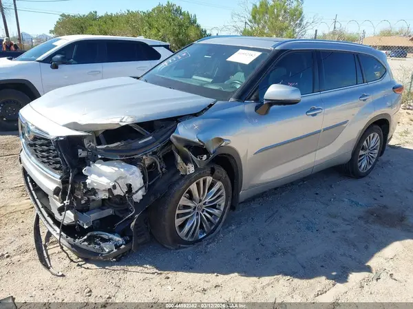 5TDEBRCH6NS093892 2022 TOYOTA HIGHLANDER - Image 2
