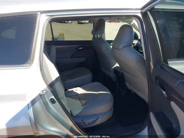 5TDEBRCH6NS093892 2022 TOYOTA HIGHLANDER - Image 8
