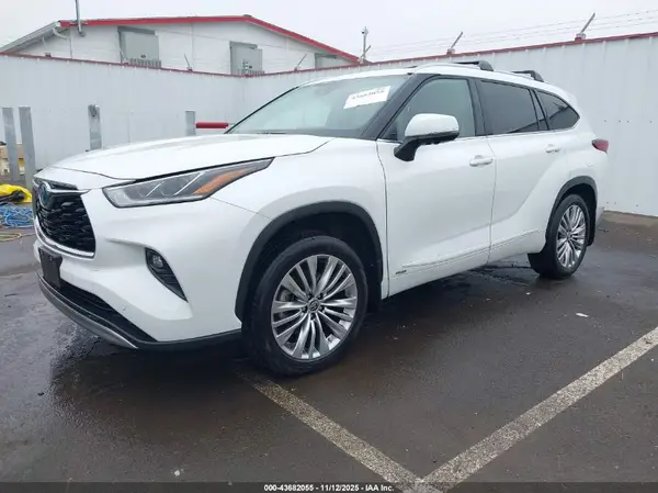 5TDEBRCH6PS121399 2023 TOYOTA HIGHLANDER - Image 2