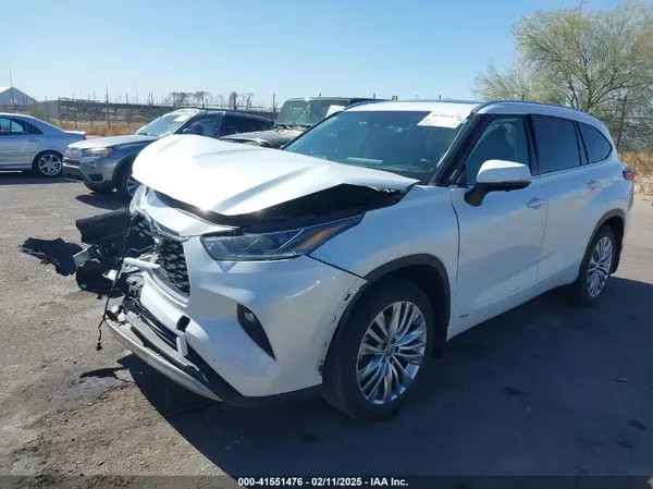 5TDEBRCH6PS573059 2023 TOYOTA HIGHLANDER - Image 2