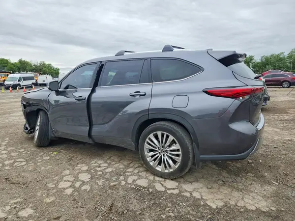 5TDEBRCH6PS596986 2023 TOYOTA HIGHLANDER - Image 2